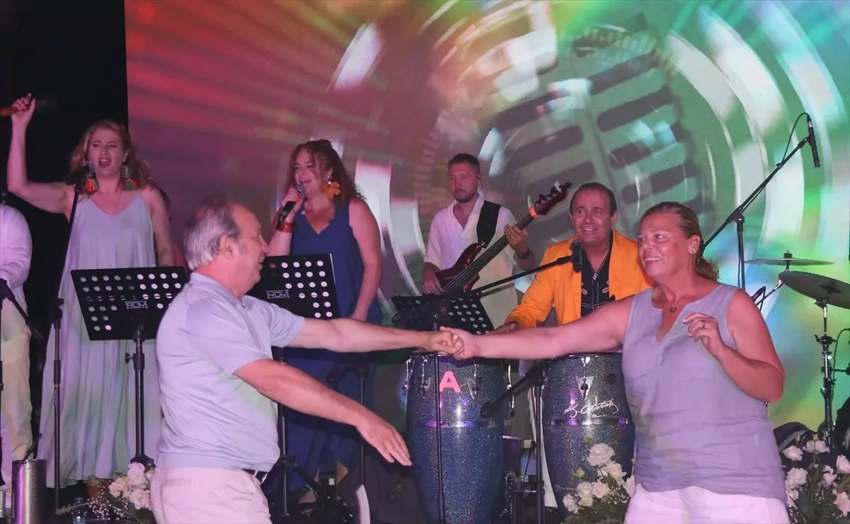 Foça’da Yelken Şenliği Düzenlendi
