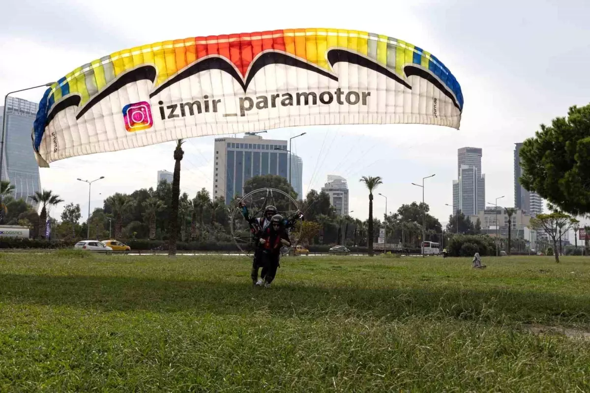 İzmir’de Paramotor Turları Başladı