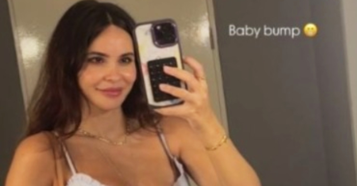 Zeynep Sever Demirel’den ayna karşısında poz