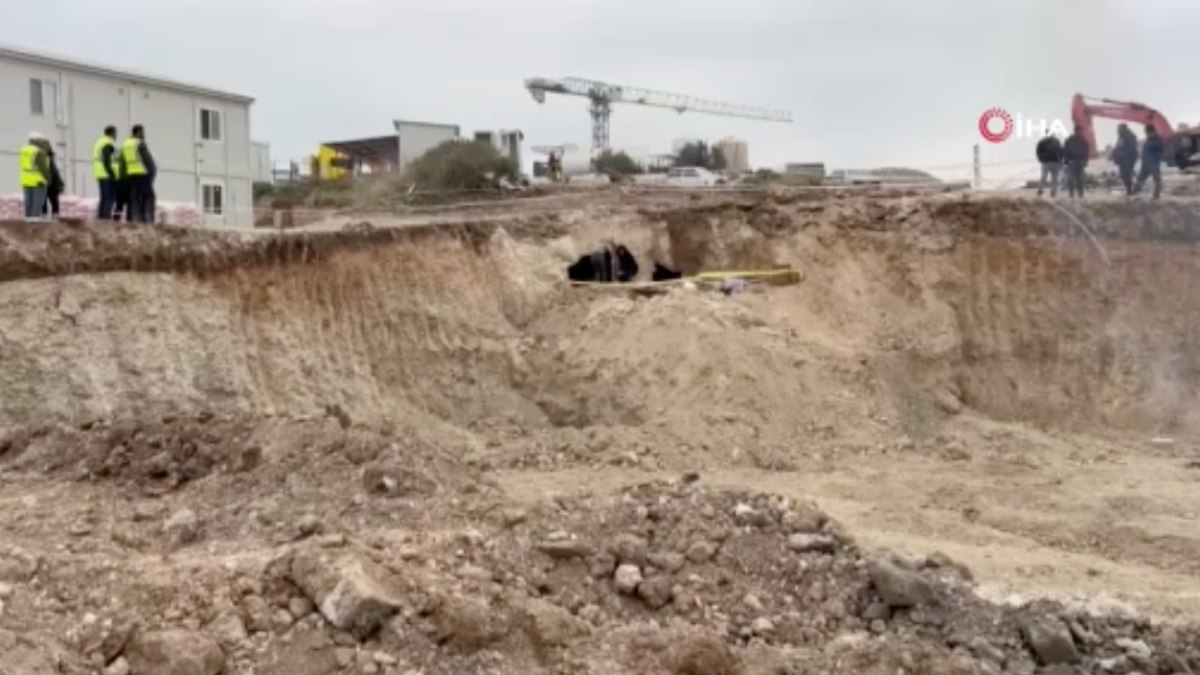 Hatay’daki inşaatın temelinden kaya mezar çıktı