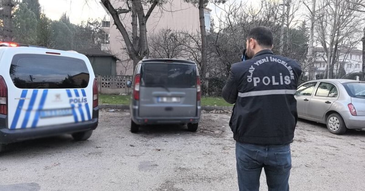 Park halindeki hafif ticari araca 2 mermi isabet etti