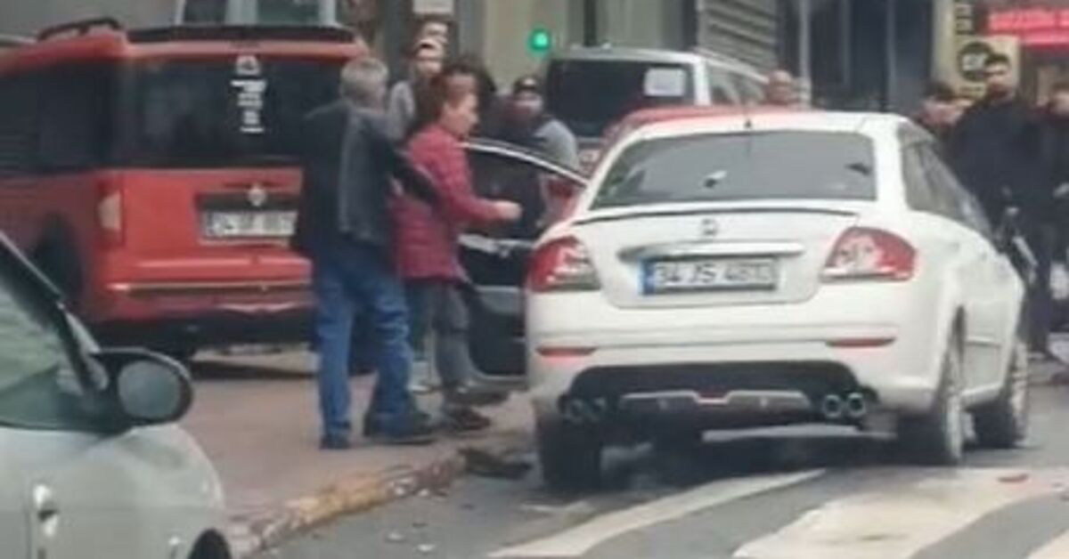 Kocasına sinirlendi çekiçle arabayı pert etti!