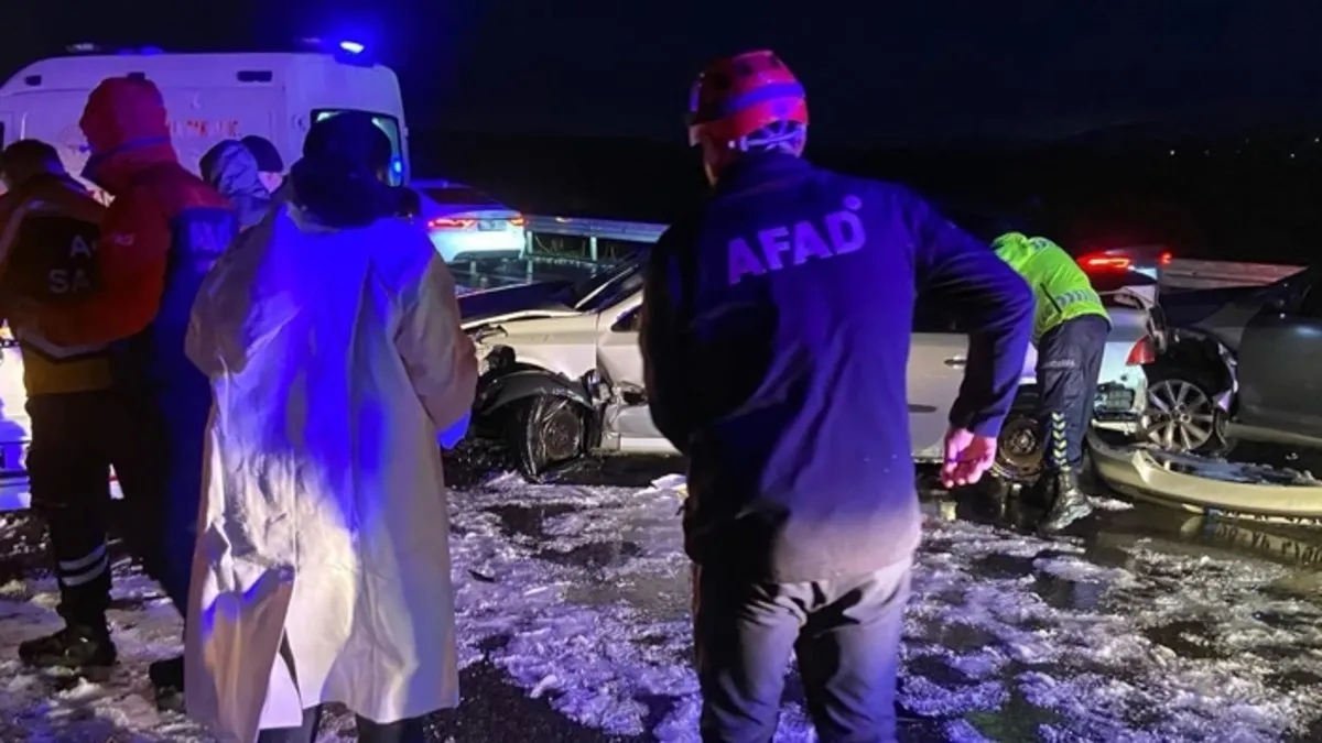 Aksaray’da feci kaza! 12 araç birbirine girdi! Çok sayıda yaralı var